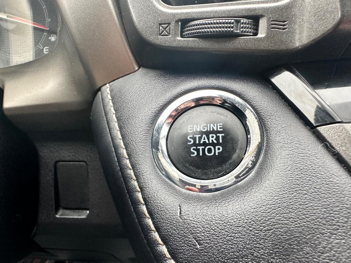 2013 White /Black Toyota RAV4 Limited (2T3DFREV1DW) with an 2.5L I4 DOHC 16V engine, 6-Speed Automatic transmission, located at 547 E. Main St., Orwell, OH, 44076, (440) 437-5893, 41.535435, -80.847855 - Photo#28